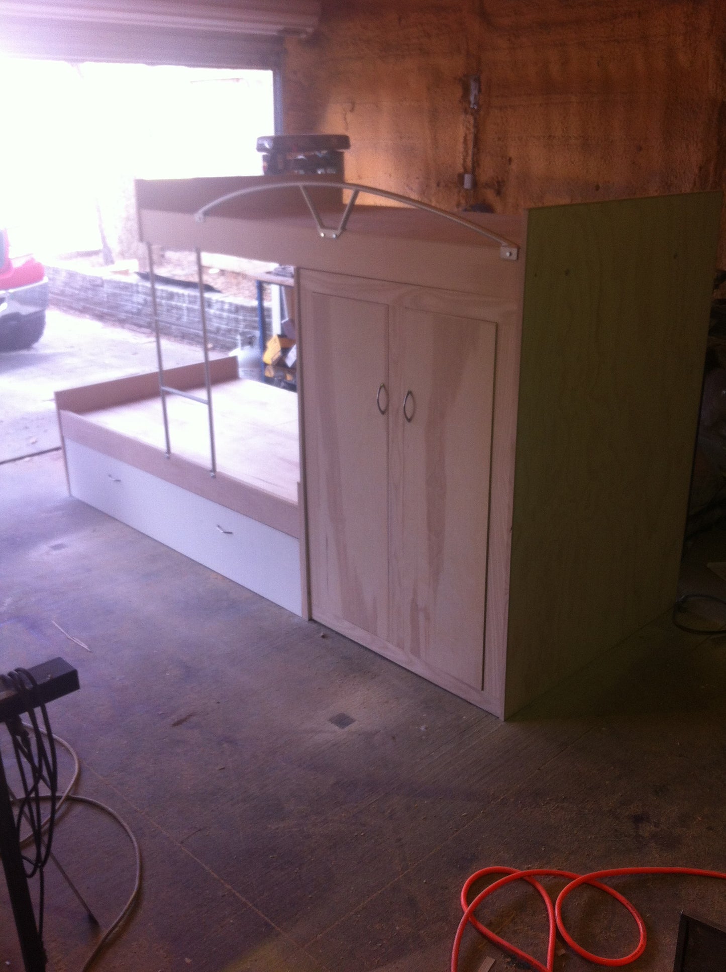 Modern twin bed w/trundle/storage