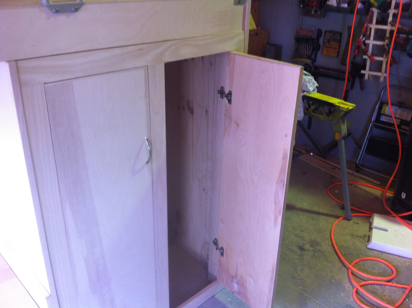 Modern twin bed w/trundle/storage