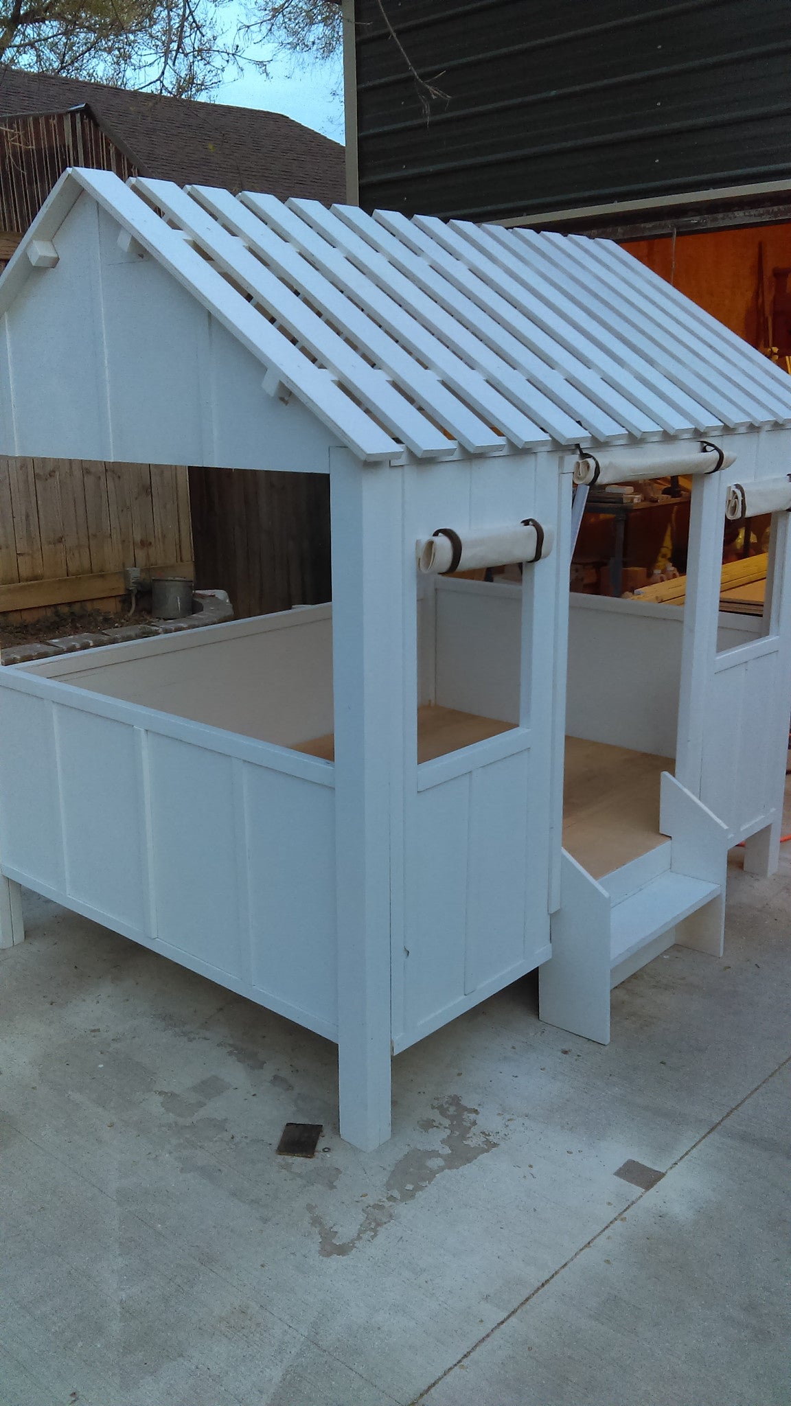 Bespoke Coastal Guest Retreat Twin Bed: High-Capacity Artisan Family Suite