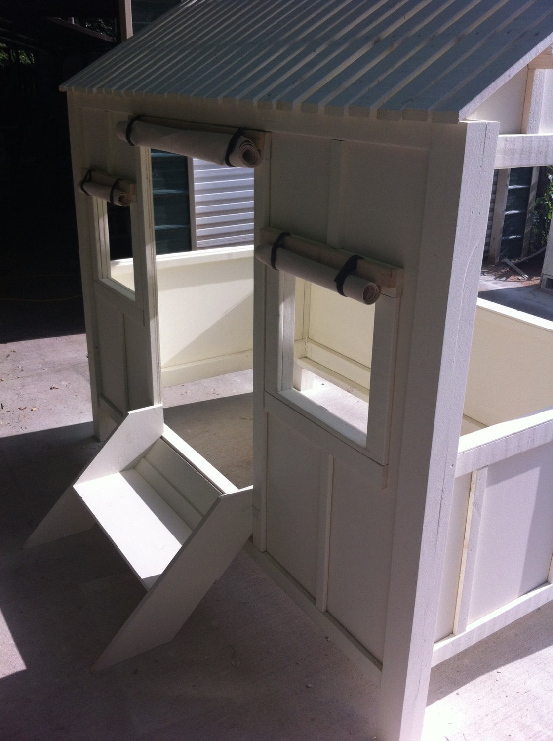 Bespoke Coastal Guest Retreat Twin Bed: High-Capacity Artisan Family Suite