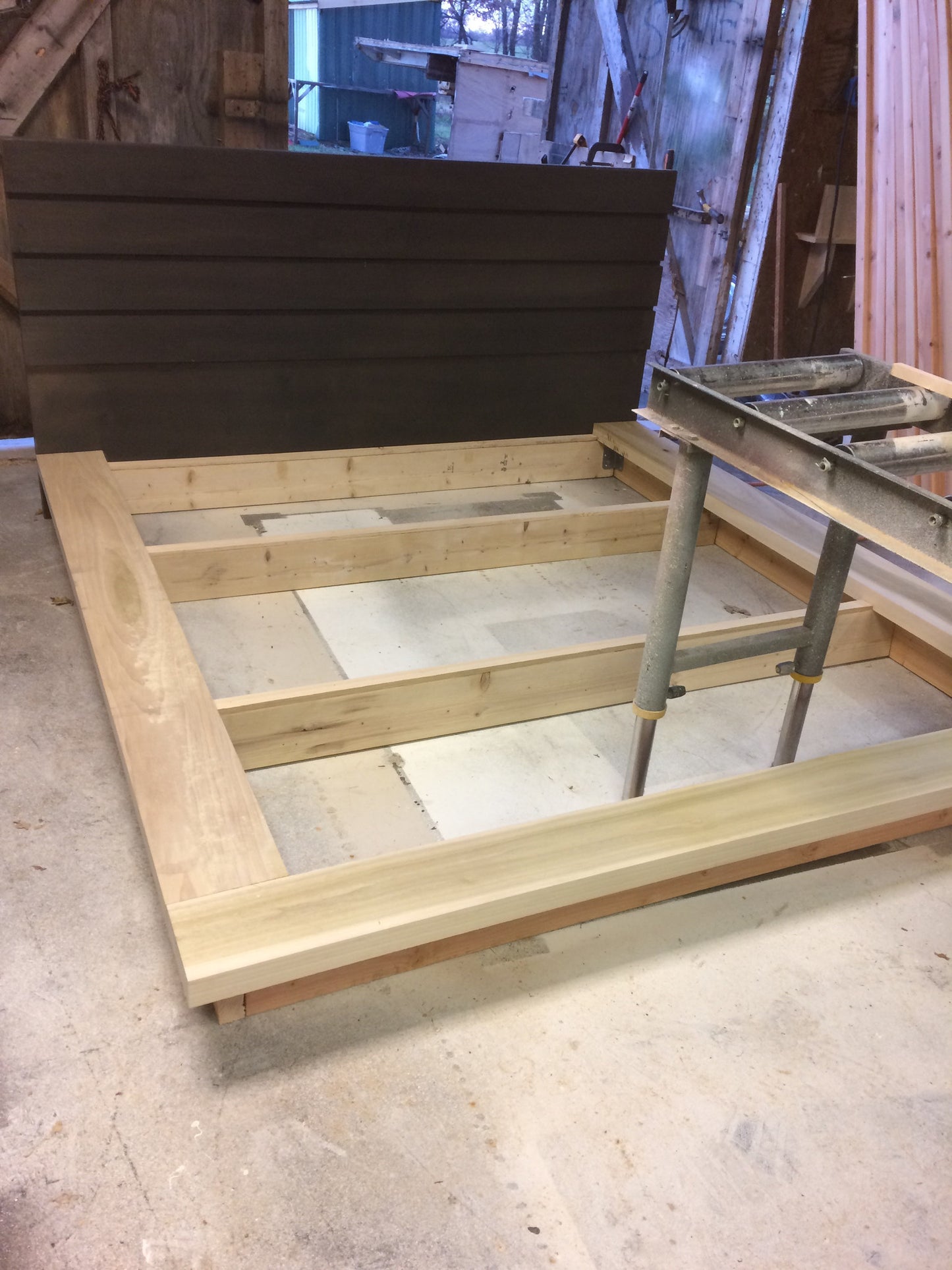 Hardwood Platform Bed, Queen size wood bed Ruby Collection